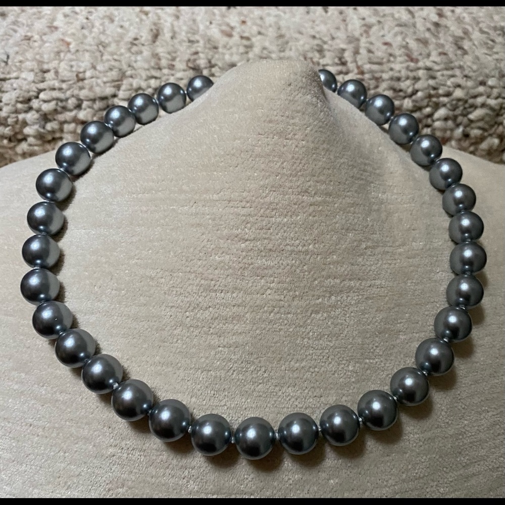 Sorelle Sisters Pearl necklace